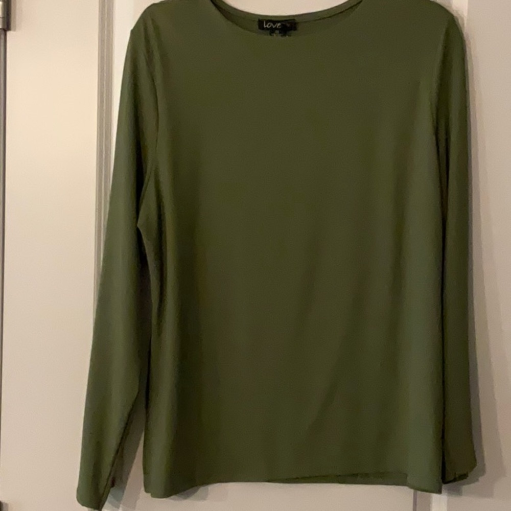 NWOT Love ❤️ Casual Top